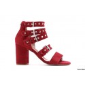 Sandales en daim rouge avec brides