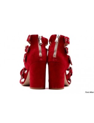Sandales en daim rouge avec brides