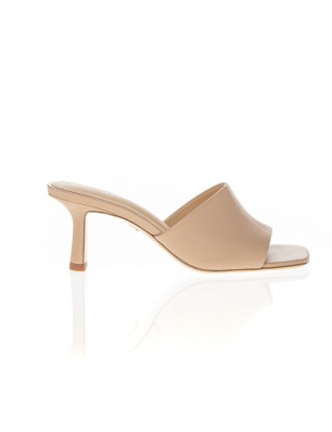 Lola Cruz mules en cuir beige à talon bobine et bout carré