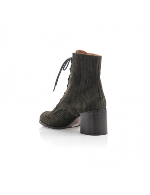 Chie Mihara bottines à lacets en cuir kaki façon velours