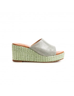 Kanna mules compensées en cuir irisé et rafia vert