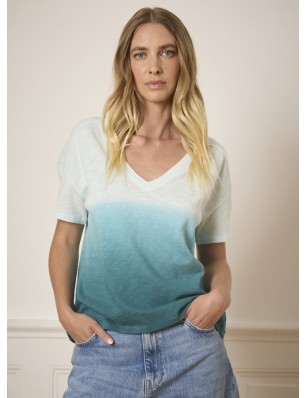 Not Shy tee shirt col V...