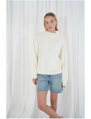 Pull en laine mélangé blanc...
